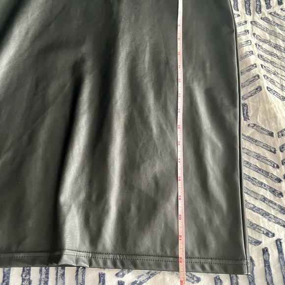 ✨✨ Ten by Babaton Glow Skirt  ✨✨ - Picture 8 of 12